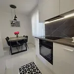 Modern Mirjana *