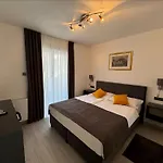 Modern Mirjana