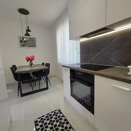 Modern Mirjana *