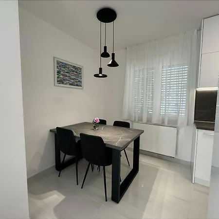 Modern Mirjana Malinska