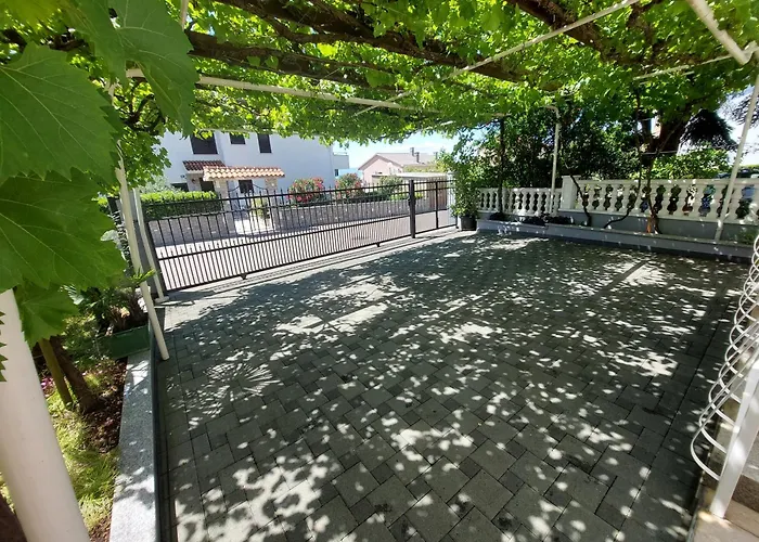 Modern Mirjana * Malinska