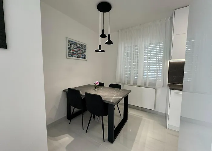 Modern Mirjana Malinska