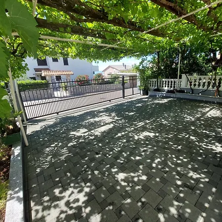 Modern Mirjana * Malinska